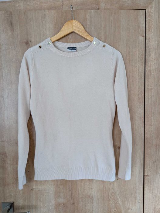 Ładny sweterek beżowy