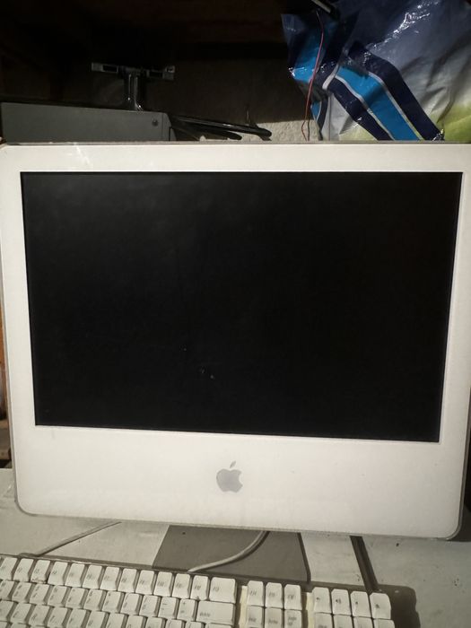 Komputer iMac z klawiatura