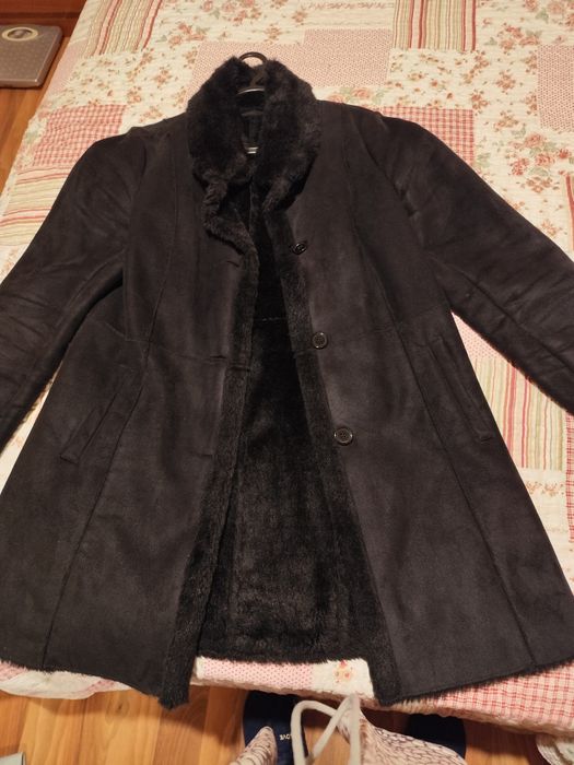 Casaco com pelinho interior em preto em bom estado