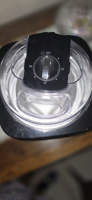 Máquina de Fazer Gelados H.Koenig - NOVA (Nunca Usada)