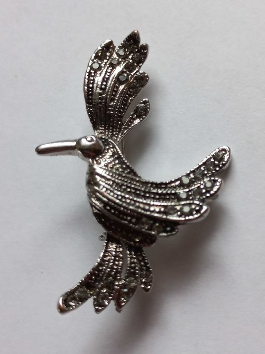 Eleganckie broszki (4 sztuki) - stylizowane, bardzo ładne