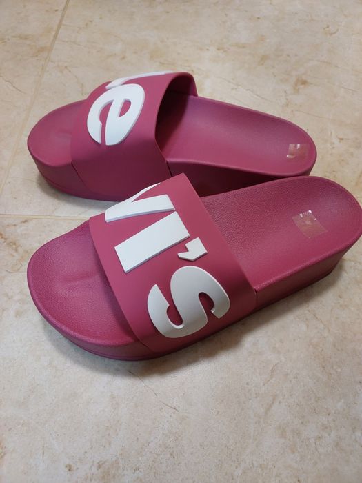 Слайды шлепанцы Levis 38й