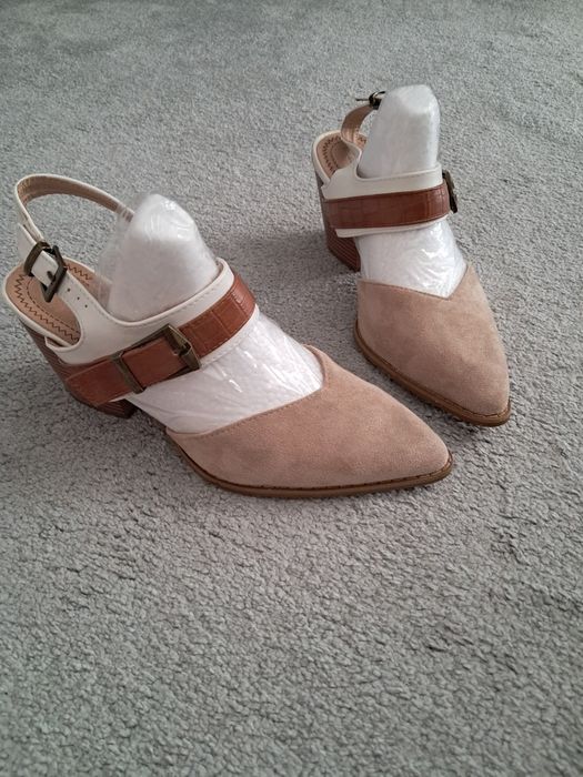 Buty  na obcasie r 40
