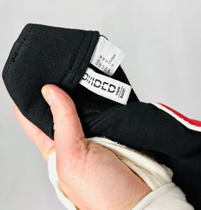 Czarne legginsy z czerwonymi lampasami M 38