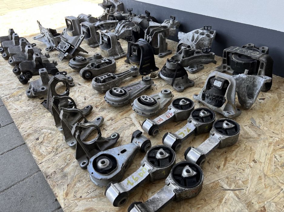 Кронштейн кпп подушка двигуна двигателя  крепление кпп Меган Сценік 3