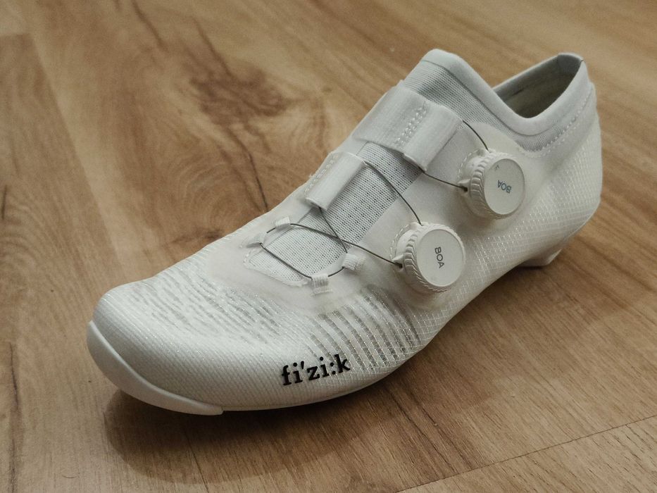 Sapatos de estrada Fizik Vega Carbon modelo 2025 Team Movistar "NOVOS"