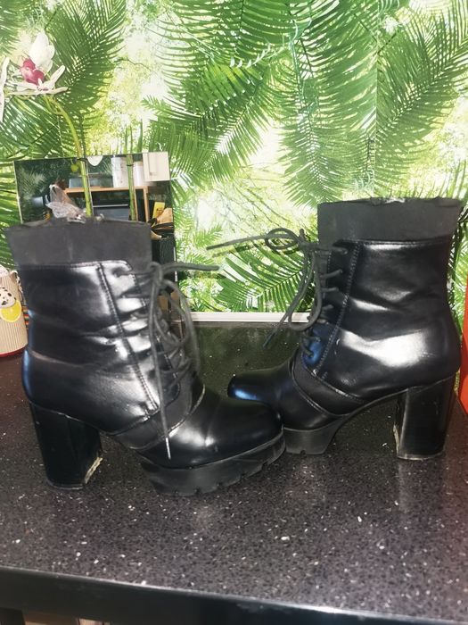 Botki jesienne na słupku roz. 36