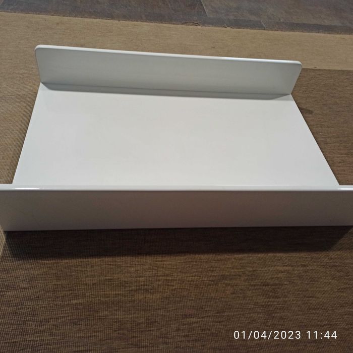 Cómoda branca com trocador de fraldas