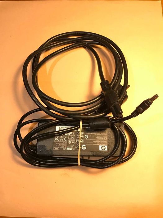 Carregador HP para vários modeos de portáteis.