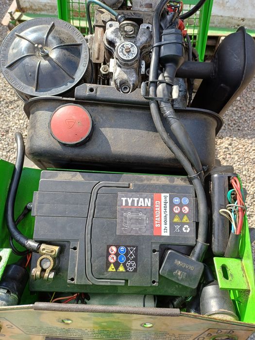 Ferrari , traktorek-dzik, jednoosiowy z zamiatarką ,nie glebogryzarka.