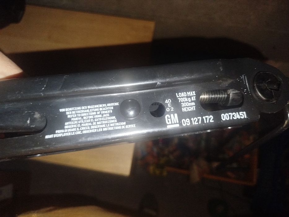 Podnośnik samochodowy opel