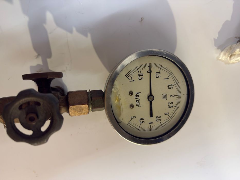 Manómetros Industriais 0–16 Bar com Válvula