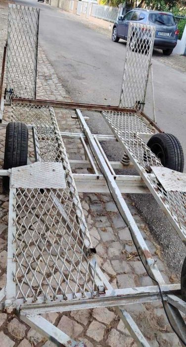 Atrelado com guincho