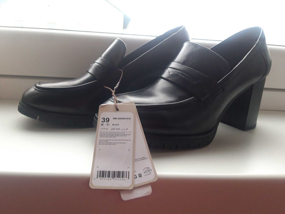 Nowe półbuty Lasocki rozm. 39