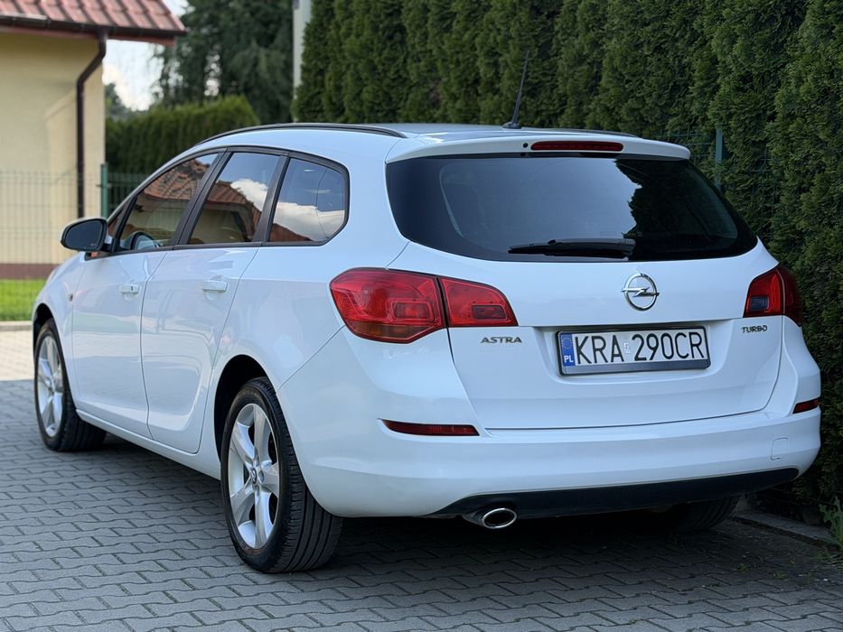 Opel Astra J  combi