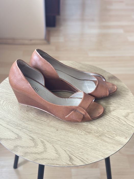 Туфлі на танкетці