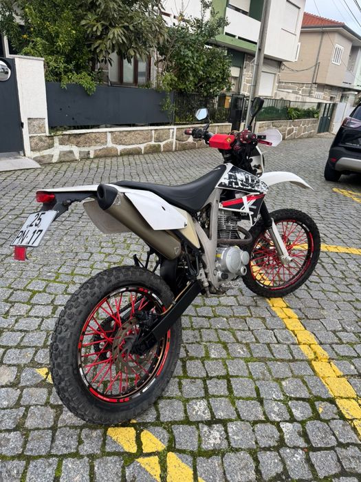 AJP PR3 125cc Carta de Carro