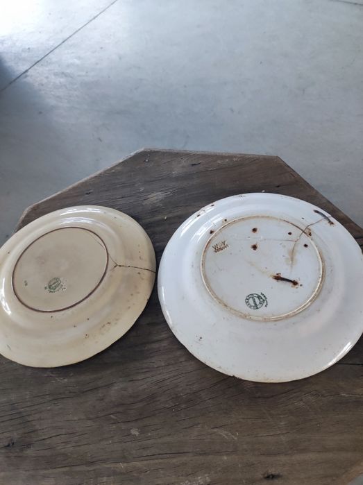 Vendo pratos muito antigos