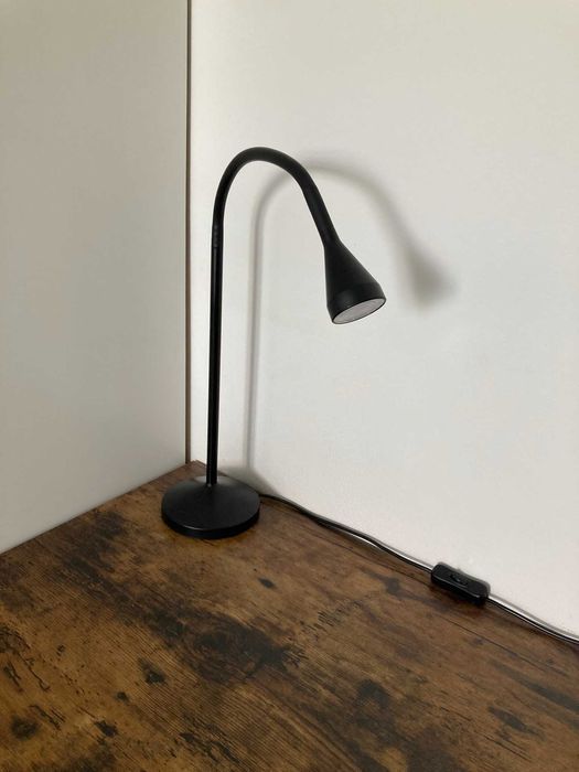 Candeeiro LED de secretária preto