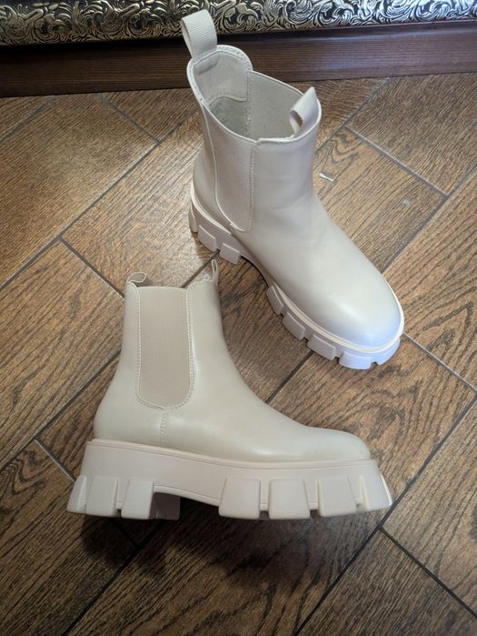 Молочні Челсі на високій підошві 38р