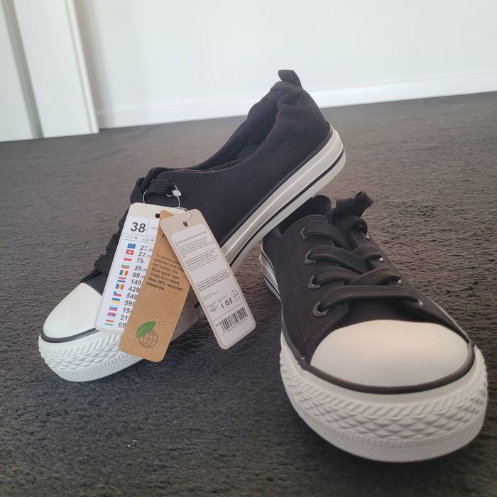Trampki 38 czarne nowe