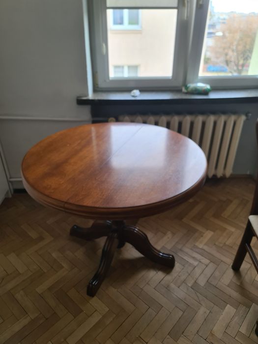 Stół z krzesłami do jadalni