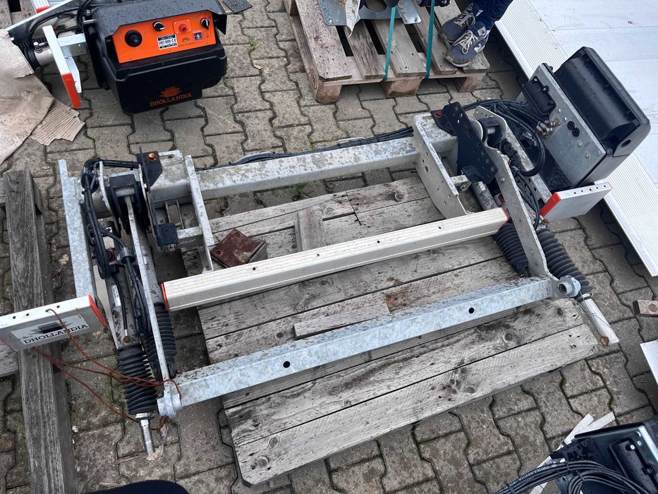 Winda załadowcza Marki Dhollandia -do pojazdu Marki Renault Master
