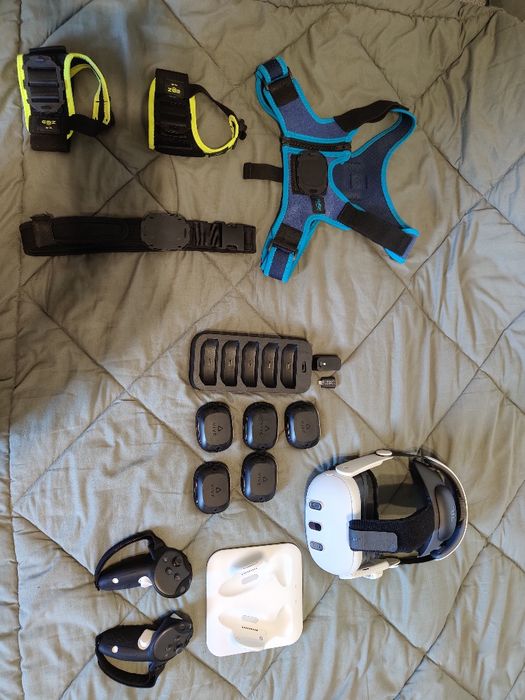 Zestaw VR: Quest 3 (128GB) + 5x Vive Ultimate Tracker + Full wypas BOBOVR i EOZ
