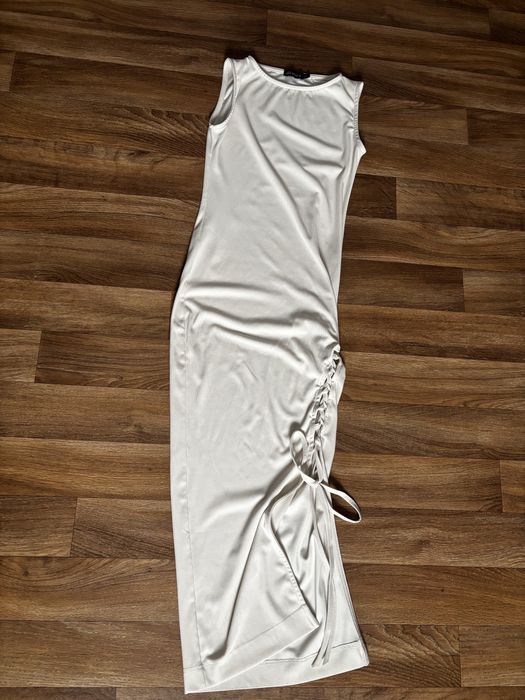 Біла сукня в талію до полу