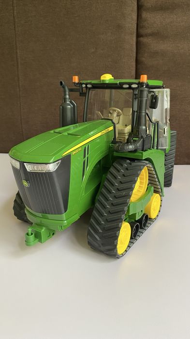 Іграшка Bruder Трактор John Deere 9620RX на гусеницях