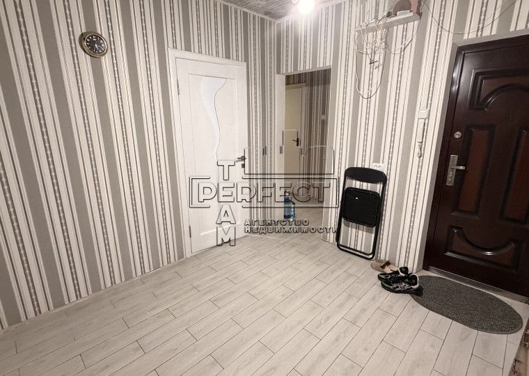 Продаж 3к квартири Радунська 42/10 / Радунская 42/10