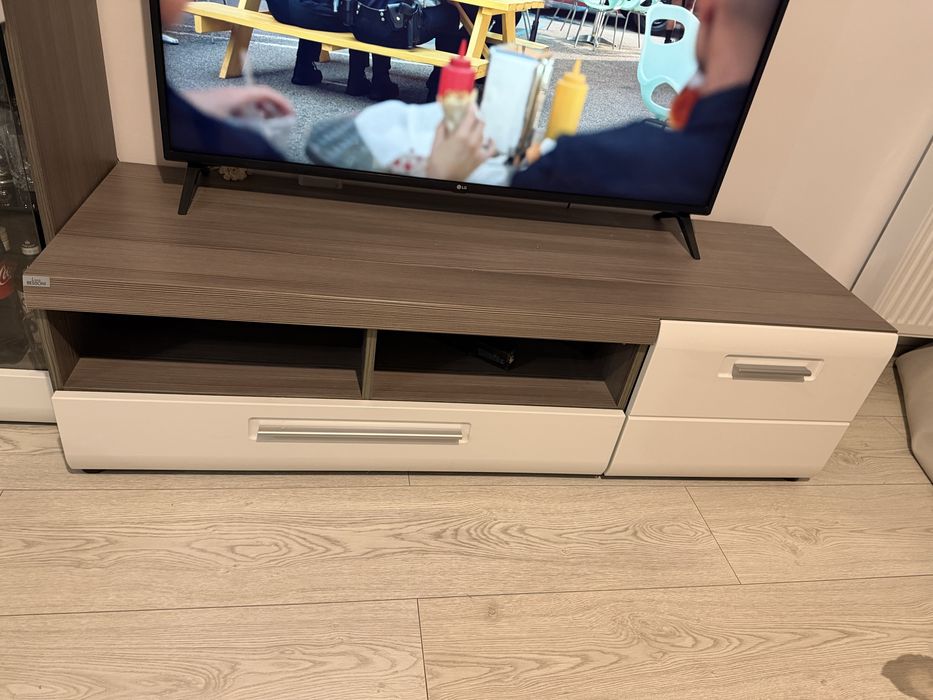 Komoda rtv oraz witryna led