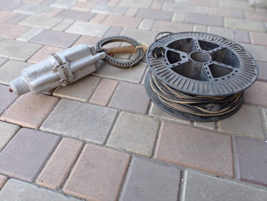 Электронасос глубинный водяной "Малыш" с 22 метрами провода.