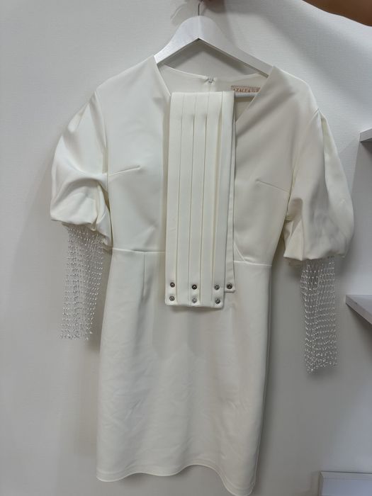 Біла сукня вечірня