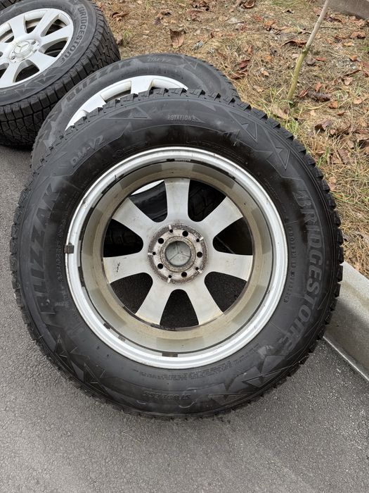 Bridgestone blizak dm-v2 235/65/17