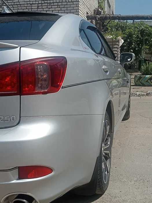 Lexus is 250 AWD 2011г.в.