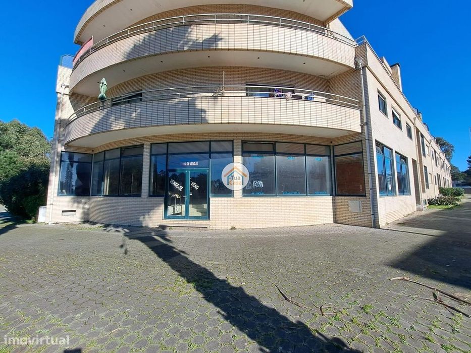 Loja de Gaveto com 607 m2 na Madalena, Vila Nova de Gaia
