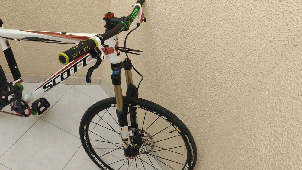 Scott roda 26 com Mavic e suspensão a ar
