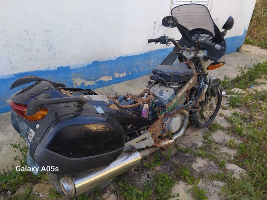 Ofereço ferro a quem vir buscar