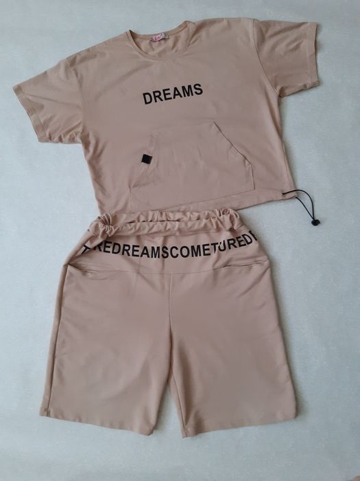 Летний костюм с шортами.