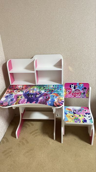 Парта для дівчинки