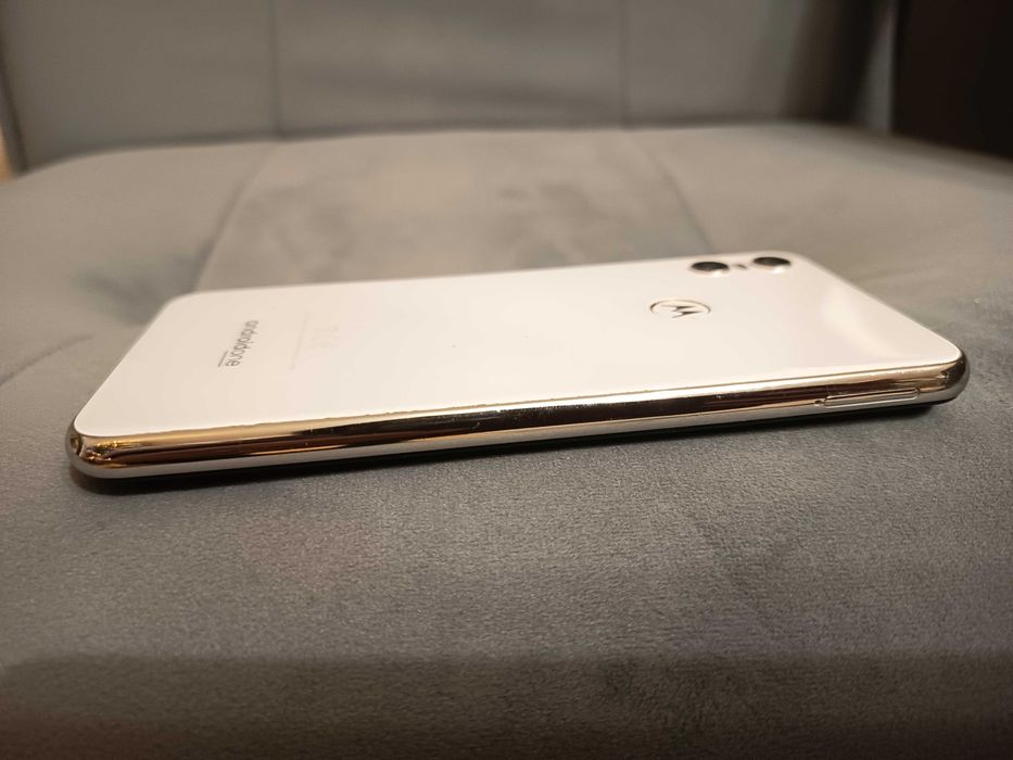 Telefon Motorola One biała 4GB / 64GB