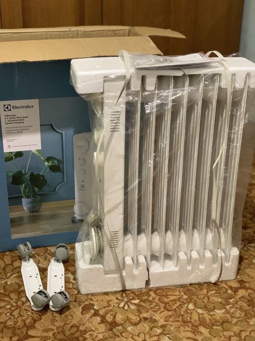 Масляний радіатор Electrolux EOH / M-6209. Обігрівач.