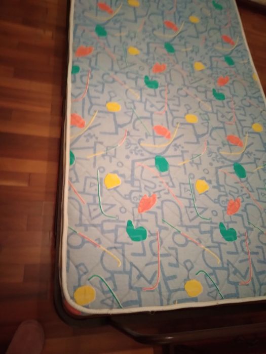 Divã com colchão Molaflex