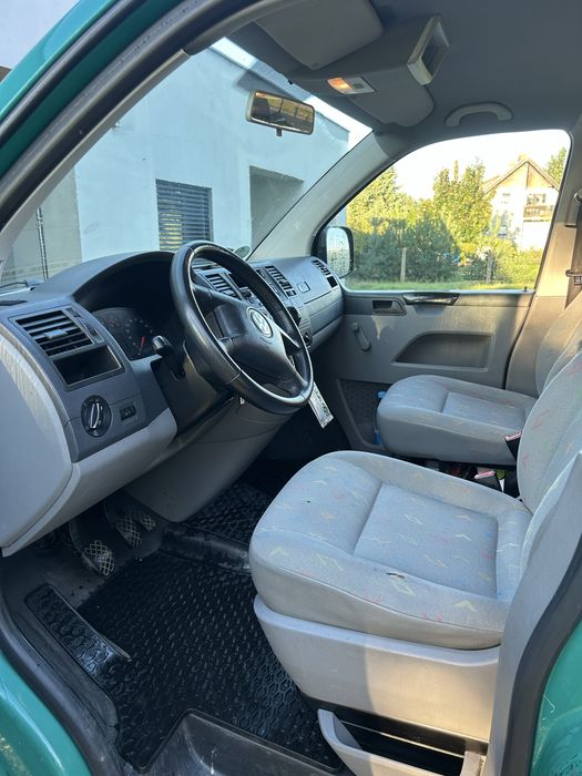 Volkswagen T5   9 osobowy transporter