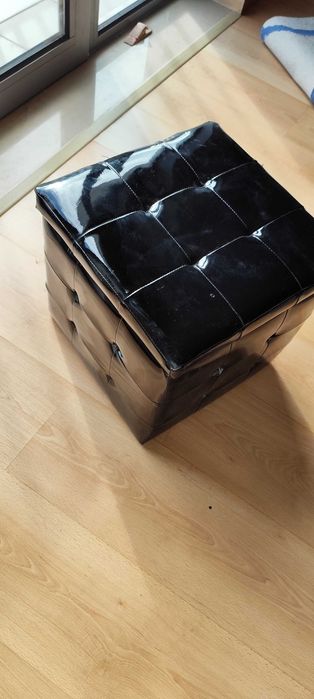 Puff quadrado com organização