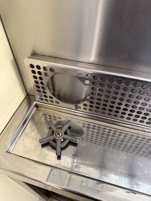 Móvel profissional em inox com 6 torneiras