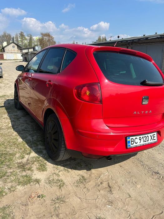 Сеат Альтеа  власниця