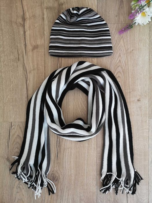 Komplet chłopięcy: czapka i szalik z frędzlami r.54-56