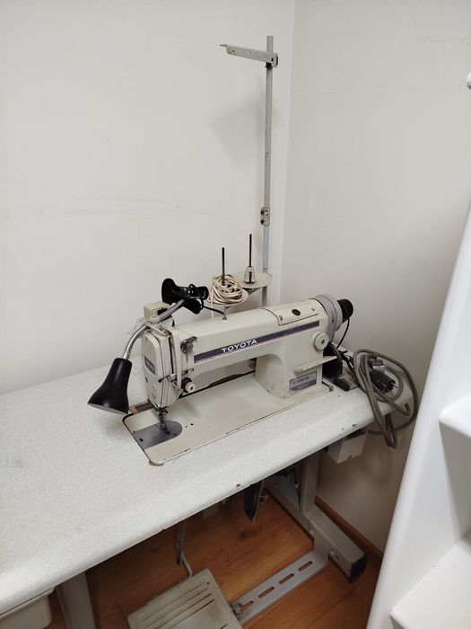 Máquina de costura de ponto corrido Toyota